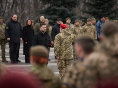 Володимир Зеленський привітав воїнів та вручив нагороди під час урочистостей з нагоди Дня ЗСУ  