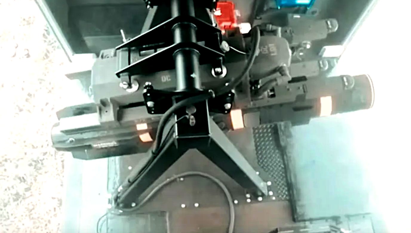 Вигляд пускової установки всередині вантажівки. Скриншот з відео Military News Agency MND