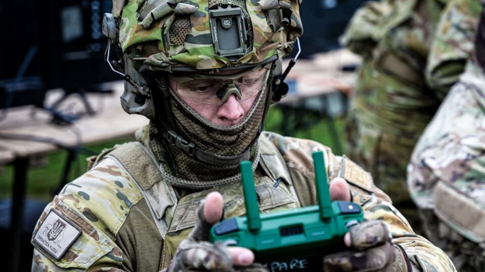 Наші військові навчають австралійців та шведів роботі з FPV-дронами  