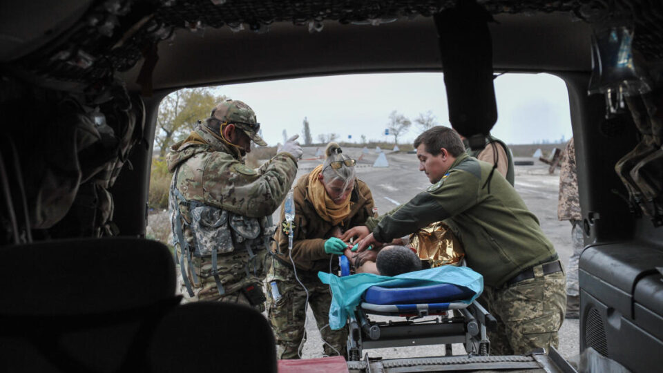 Як воєнно-медична система рятує життя на війні — роз’яснення Міноборони  