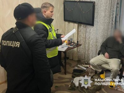 У Києві викрили шахрая, який ошукав волонтера на $30 тисяч, обіцяючи дрони для фронту  