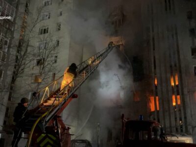 Ворог ударив по житлових багатоповерхівках в Охтирці та Чернігові  