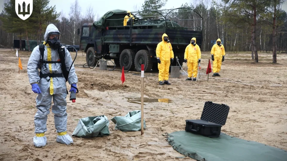Фахівці Міноборони відпрацювали виявлення та знешкодження боєприпасів з отруйними речовинами  