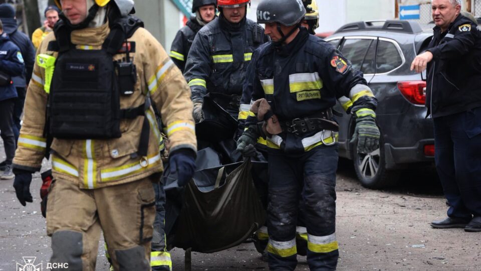 У Дніпрі 27 постраждалих і четверо загиблих: ДСНС оновила дані про наслідки ракетного удару  