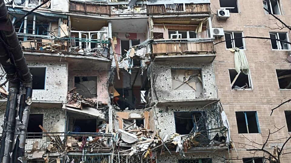 Росіяни вдарили по багатоповерхівці у Краматорську: є поранені  