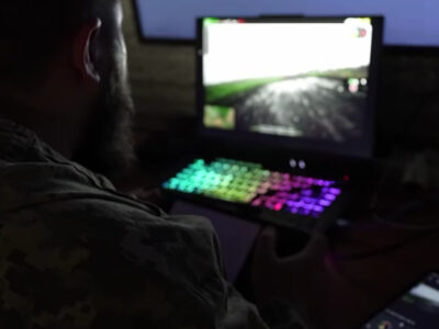 ДШВ провели двоетапну евакуацію в «кілзоні»: пораненого бійця вивезли наземним роботом  