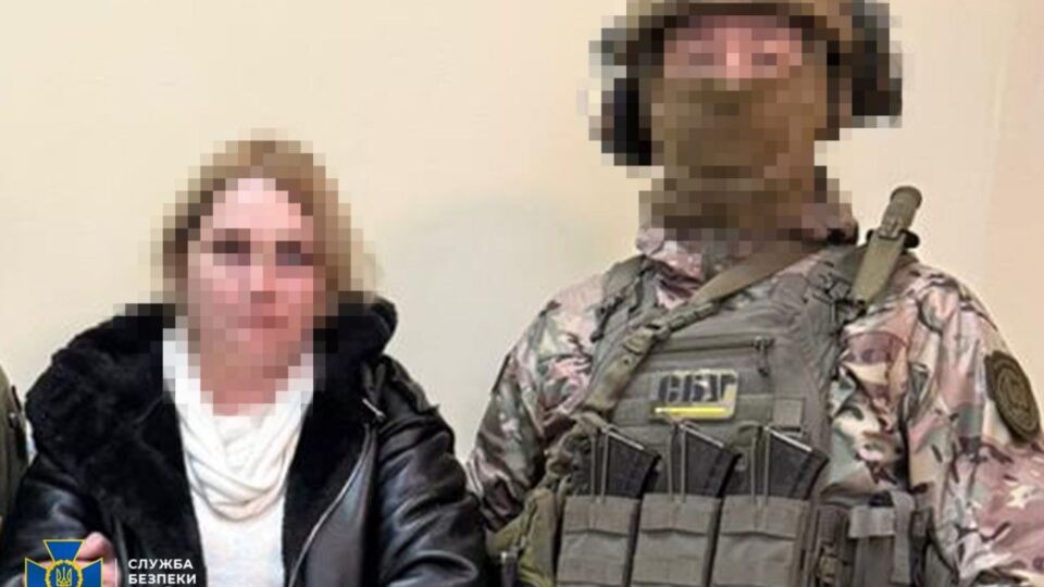 Коригувала удари, працюючи в мілітарі-магазині: СБУ затримала агентку рф у Краматорську  