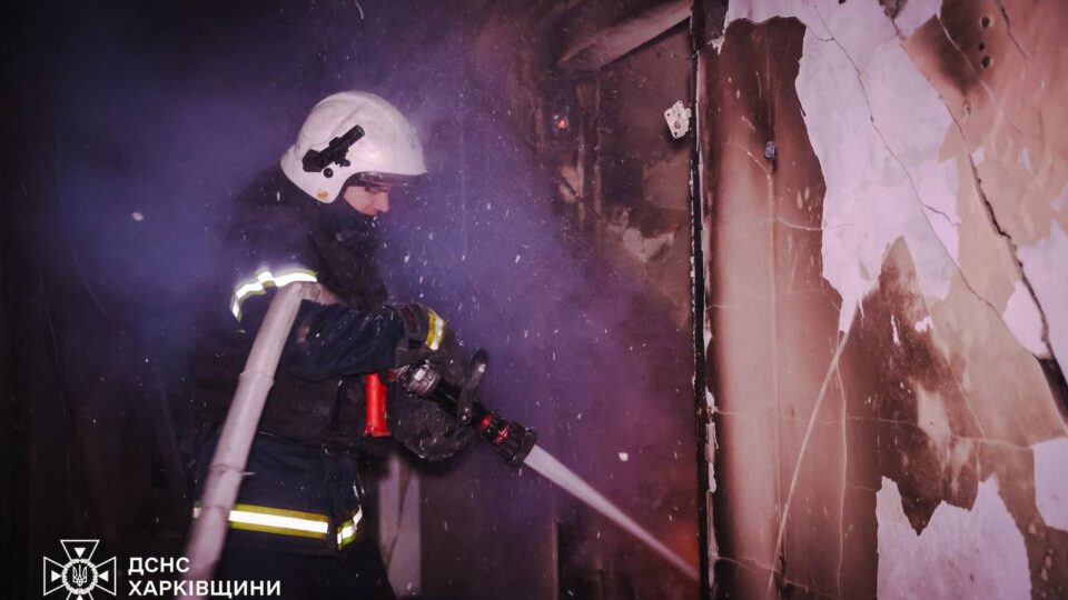 У Харкові рятувальники ліквідували пожежу, спричинену ударами БПЛА  