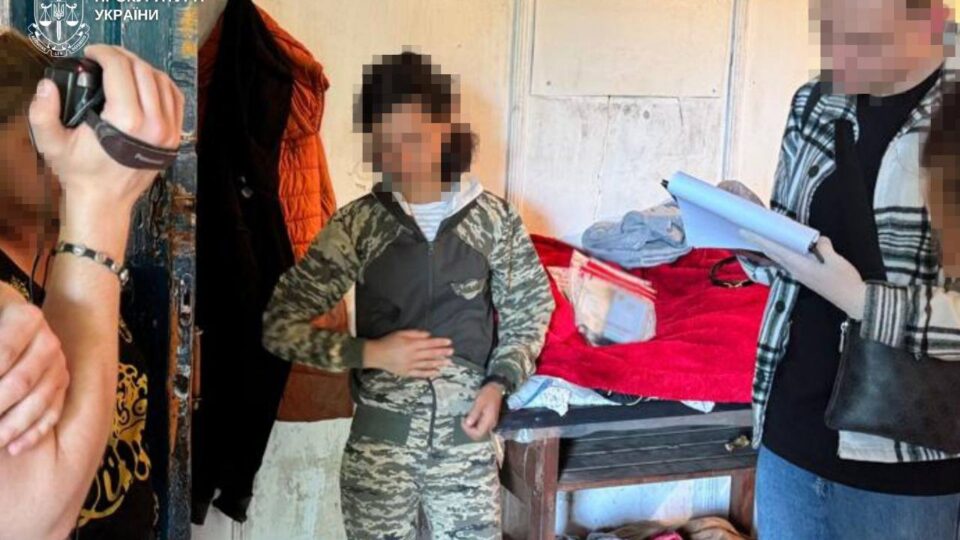 Ошукала воїнів від імені благодійного фонду: жінку засуджено до 3 років ув’язнення  