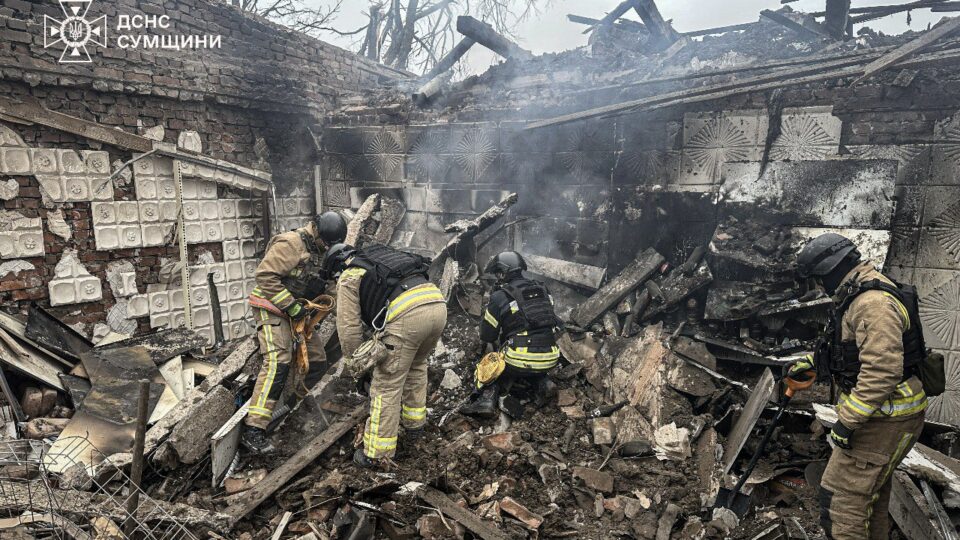 Окупанти вдарили КАБом по магазину на Сумщині: є загиблі  