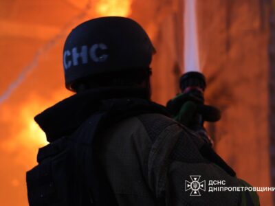 Ворог завдав повторного удару по Дніпропетровщині: поранено рятувальника та працівника підприємства  