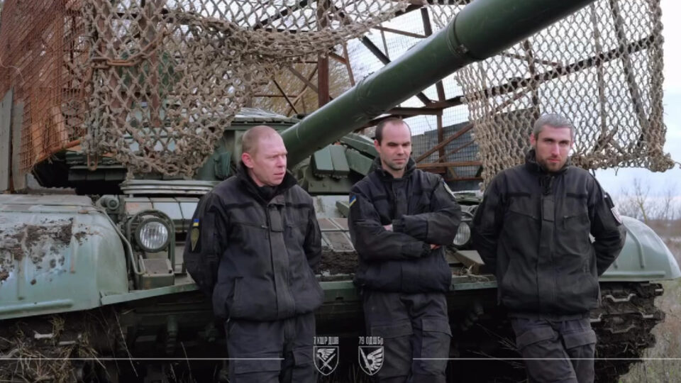 «Мені дають ціль — я її знищую»: екіпаж Т-72 про роботу танка на сучасному полі бою  