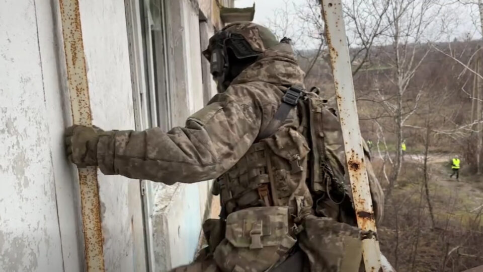 CQB без пауз: оператори 3-го полку ССО відпрацювали штурм забудови  