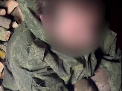 Листівка з дрона замість кулі: бійці 142-ї бригади взяли окупанта в полон  