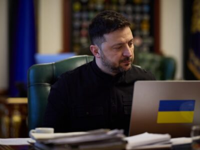 Володимир Зеленський після розмови зі Вселенським Патріархом: Навіть у Різдво росія бʼє по містах і людях  