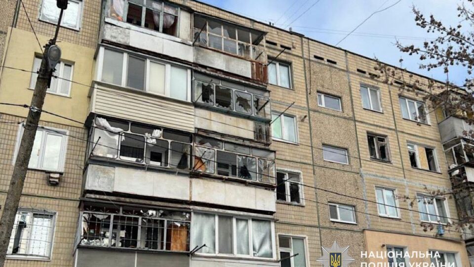 Унаслідок ворожих атак на Дніпропетровщині поранено двох людей, пошкоджено оселі  