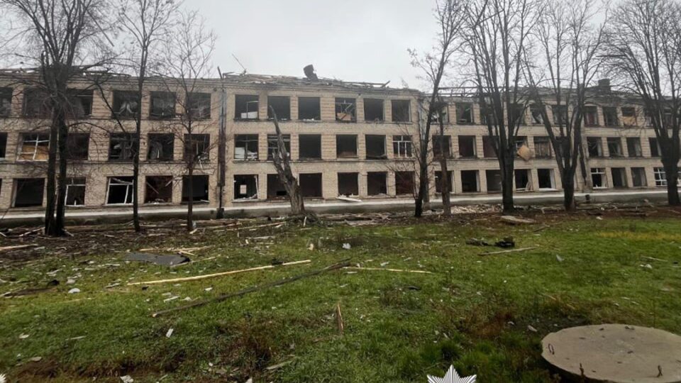 Донеччина під вогнем: п’ятеро загиблих, пошкоджено готель, торгові ряди  