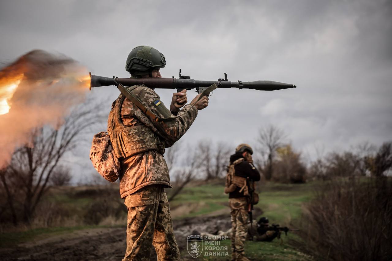 «День сотень тисяч героїчних воїнів»: Президент подякував бійцям Сухопутних військ