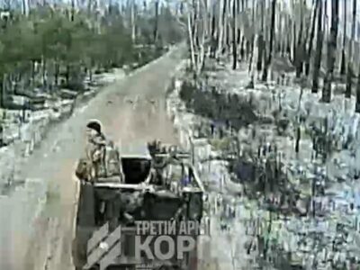 «Купа спаленої техніки»: пілоти вдарили по російському танку, вантажівках і складу БК  