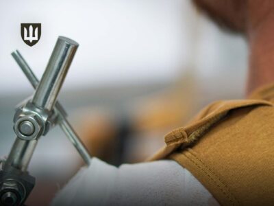 Комфорт під час лікування: у 2025 році МОУ надало пораненим 600 тисяч одиниць адаптивного одягу  