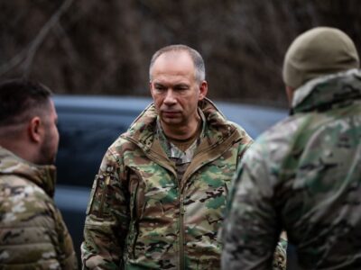 «Противник перекидає додаткові резерви»: Олександр Сирський відвідав військових на Покровському напрямку  