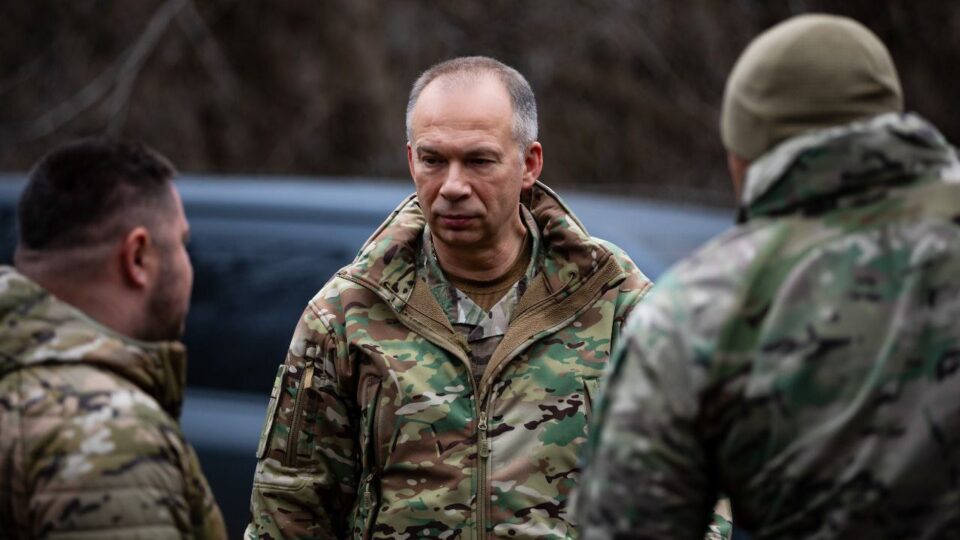 «Противник перекидає додаткові резерви»: Олександр Сирський відвідав військових на Покровському напрямку  