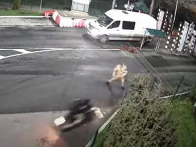 Чоловік на мотоциклі намагався прорватися через пункт пропуску до Румунії  