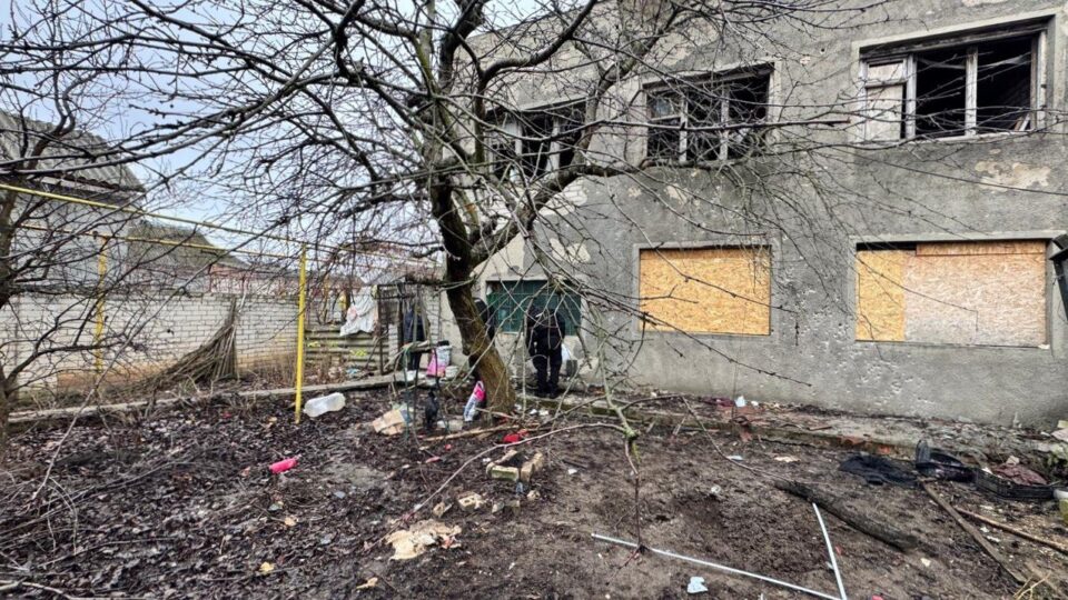 Наслідки атаки рф на Херсонщину: двоє загиблих, пошкоджено медзаклад  