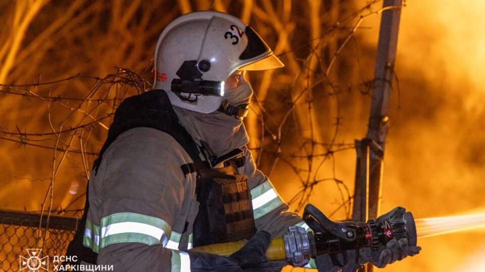 Ворог обстріляв Харківщину: є загиблий, 14 постраждалих, виникли пожежі  