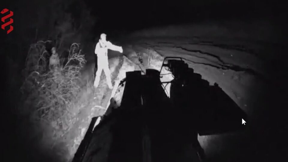 «Я живий, живий»: бронекапсула врятувала пораненого від FPV-дрона  