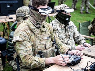 У Великій Британії українські військові поділились із партнерами досвідом застосування FPV-дронів