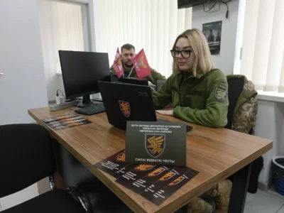 «А мене через тиждень відпустять на весілля?»: чим живе рекрутинговий центр у Житомирі та з якими кумедними запитаннями приходять новобранці  