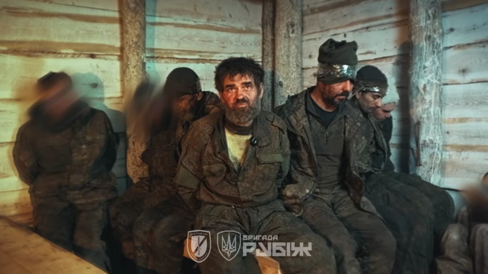 Полонені та щасливі — вийшло ціле шоу з росіянами, що здалися на Покровському напрямку  