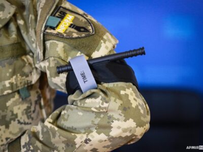 Критична кровотеча вбиває за хвилини: штаб-сержант пояснив, коли і як правильно накладати турнікет  