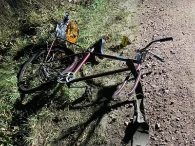 На Сумщині ворожі пілоти полюють за велосипедистами-пенсіонерами  