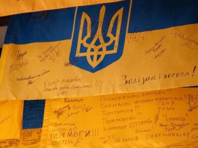 Бойові прапори українських захисників увійшли до музейної колекції  