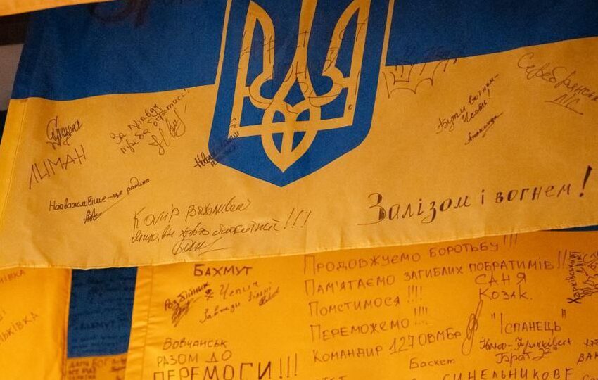 Бойові прапори українських захисників увійшли до музейної колекції  