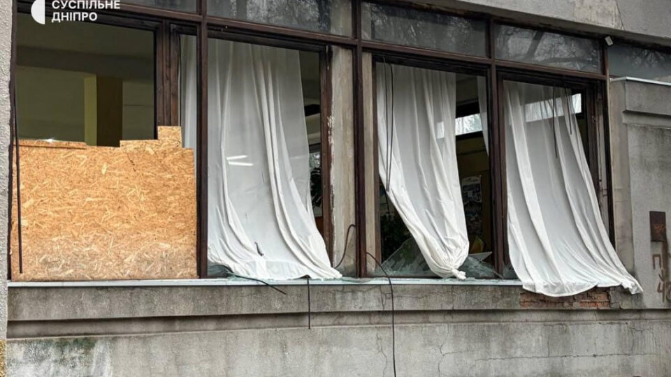 Ворог вдарив балістичною ракетою по Дніпру, є загиблі та поранені  