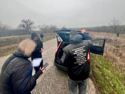 В Одесі та на прикордонні затримали чоловіків, які переправляли ухилянтів за $4 тисячі  