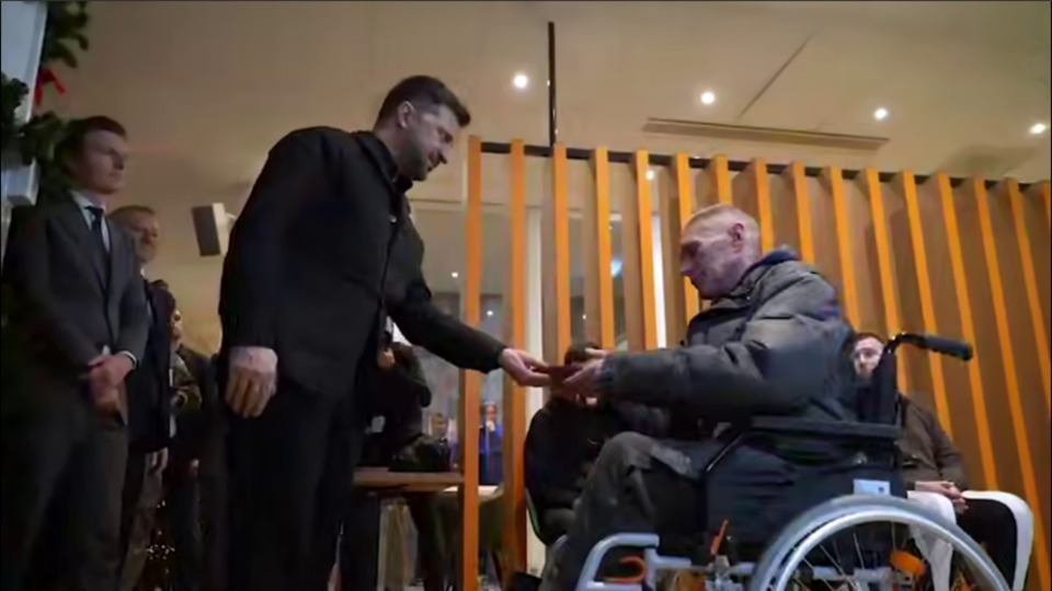 Президент відвідав наших поранених, які відновлюються у Нідерландах  