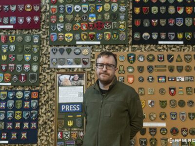 Унікальна колекція «Котячого Стіва»: у Національному військово-історичному музеї України відкрили виставку нарукавних знаків  