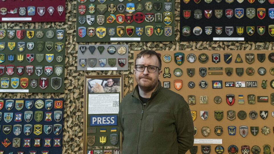 Унікальна колекція «Котячого Стіва»: у Національному військово-історичному музеї України відкрили виставку нарукавних знаків  