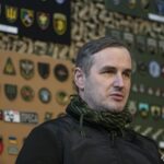 Заступник директора Національного військово-історичного музею України Юрій Білоус під час відкриття виставки нарукавних знаків з колекції американського волонтера та добровольця Стіва Андре у Національний військово-історичний музей України.