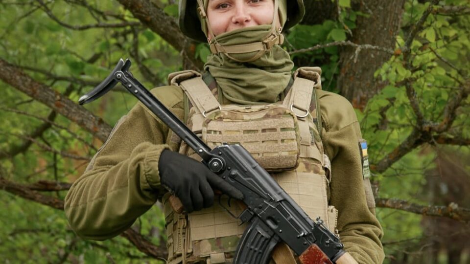 «На БЗВП дівчата становили чверть»: захисниця Елла про те, як жіноче обличчя війни стає все помітнішим  