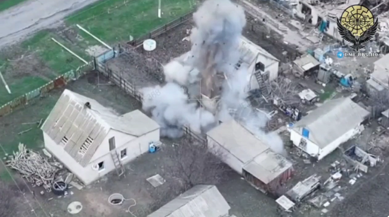 Забігли і не вибіжуть: дронарі 110-ї бригади підірвали укриття разом з окупантами  