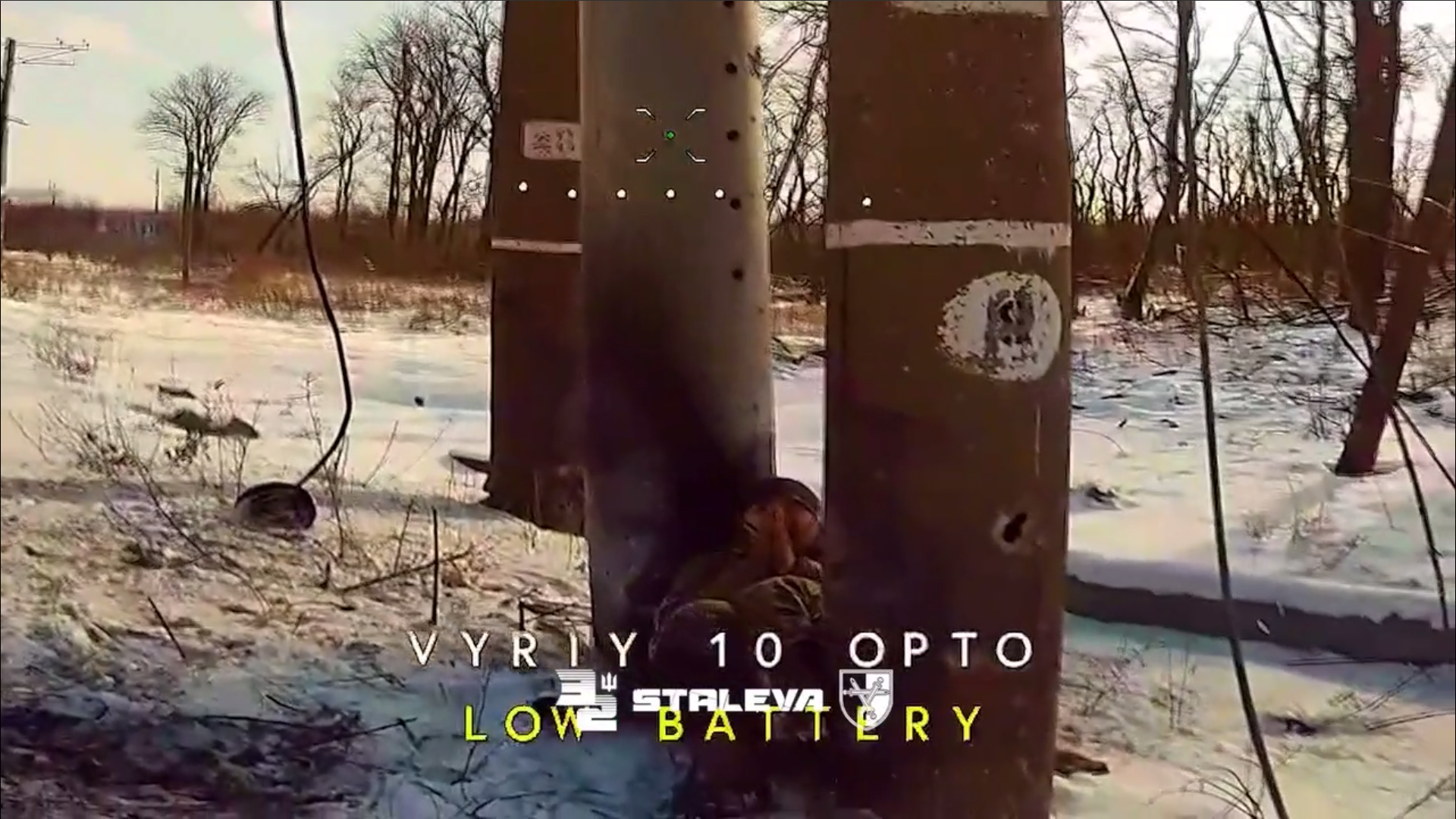 Ворожий штурмовик затиснувся між двох стовпів