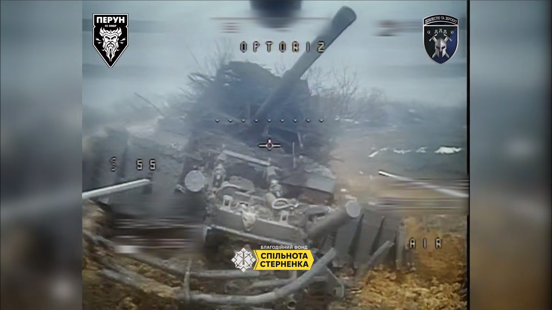 Російський танк в прицілі українського дрона