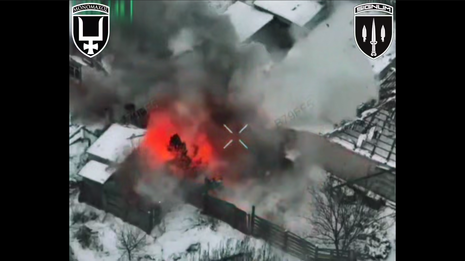 Сарай розлітається через вибух всередині