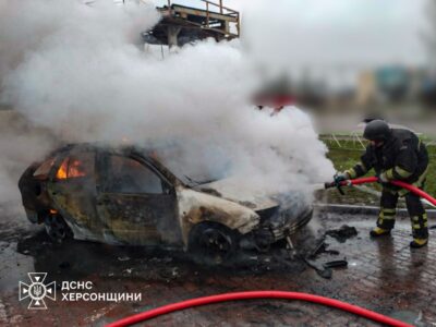 У Херсоні ворожий дрон атакував автозаправну станцію  