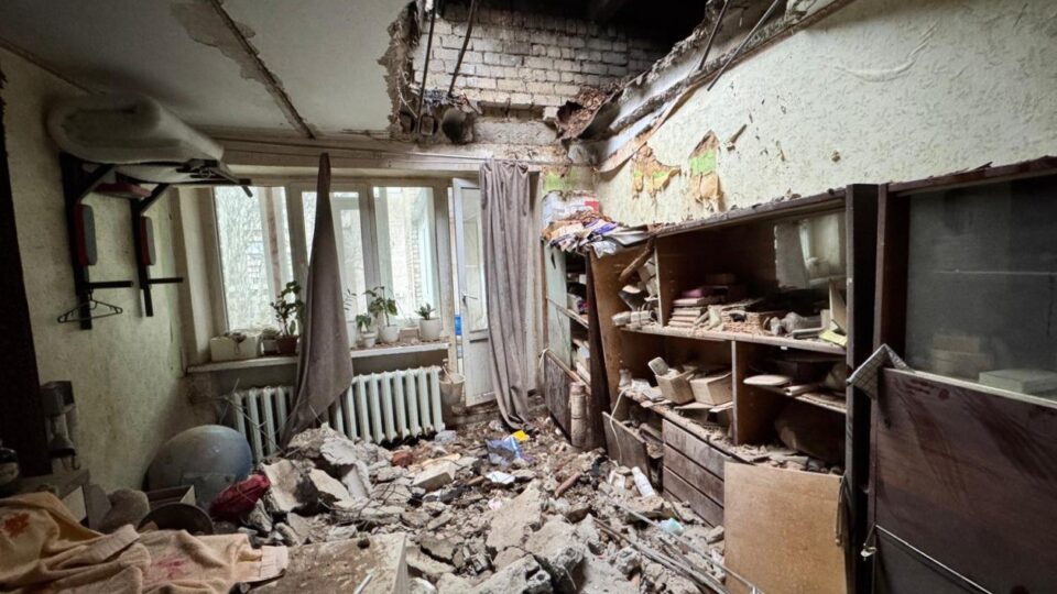 На Херсонщині через ворожі обстріли поранені троє медиків  